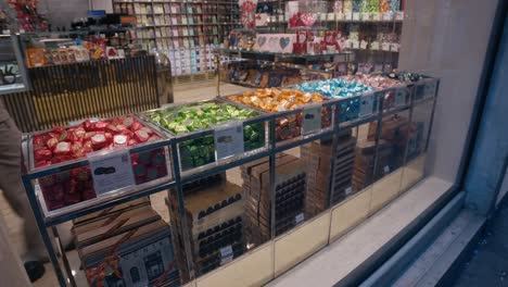 Colorful-Venchi-sweets-on-display-in-Venice