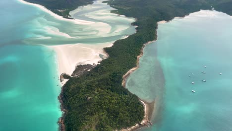 Aerial-4K-of-Whitsunday-Islands-in-Queensland,-Australia-in-December-2022