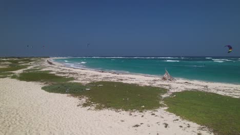 Kiteboarding-Und-Kitesurfen-Auf-Aruba