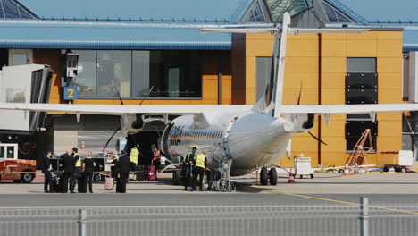 Time-lapse-of-debarkation-of-an-aircraft-ATR-72-parked-at-a-terminal