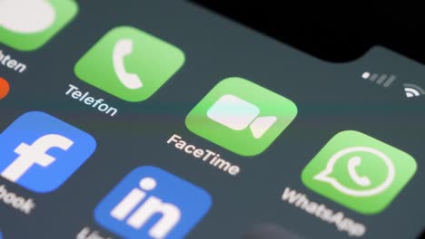 Facetime--Und-WhatsApp-App-Und-Smartphone-Bildschirm,-Nahaufnahme