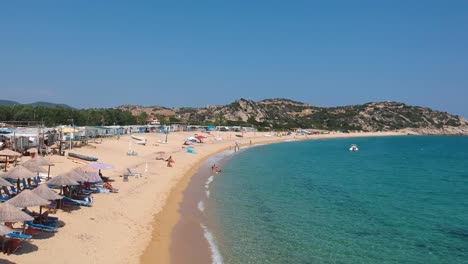 Grecia-Sithonia-Halkidiki-Playa-En-Un-Día-Soleado-De-Verano-Viajes-Drone-Aéreo