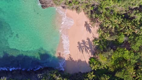 Playa-Onda-Samana---Remote-Beach-With-White-Sands-And-Crystal-clear-Turquoise-Waters-In-Dominican-Republic