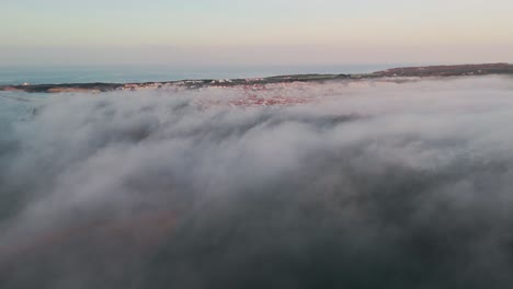 Graue-Dicke-Wolken-überdachen-Die-Historische-Stadt-Lissabon,-Portugal