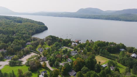 Panorama-Of-Lakeside-Town-Resort-In-The-Province-Of-Quebec,-Canada