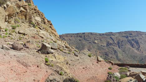 Majestic-landscape-of-Roque-Cinchado-and-valley-in-Tenerife,-panning-view