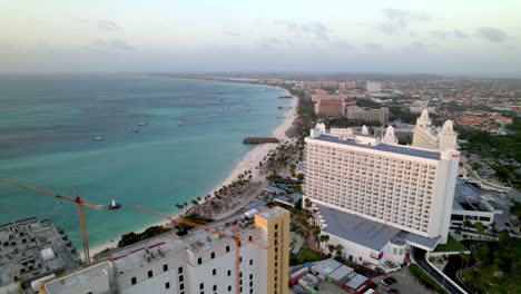 Luftaufnahme-Von-Palm-Beach-Auf-Aruba