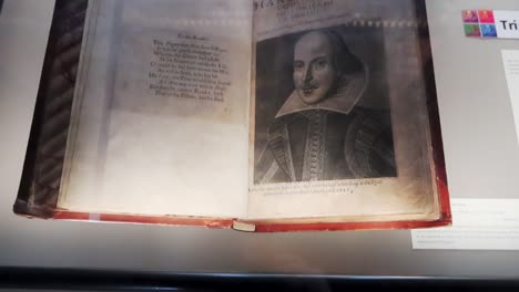 Comedias,-Historias-Y-Tragedias-De-Shakespeare-En-La-Exposición-Del-Trinity-College.