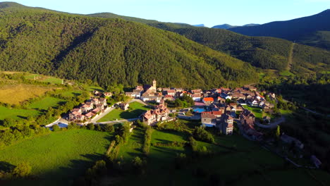 Jasa-Es-Un-Pequeño-Pueblo-En-Las-Montañas-Españolas