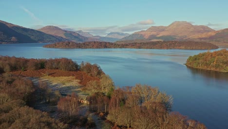 Vistas-Panorámicas-Escocesas-Del-Lago-Lock-Lomond-Y-Del-Parque-Nacional-Trossachs-En-Escocia