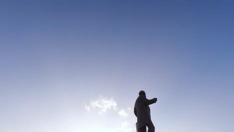 Gorg-Borg-Olivier-Monument-at-Castille-square,-Valletta,-Malta,-Low-angle-parallax-shot