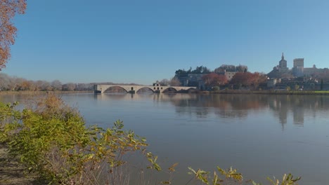 Serene-Avignon-Bridge-in-Châteauneuf-du-Pape,-France---aerial