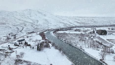Nieve-Cayendo-Sobre-El-Río-Yakima-En-El-Este-De-Washington