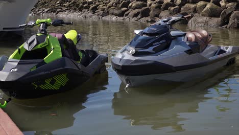 Sea-Doo,-Jetski-An-Land,-Sea-Doo,-BRP,-Jetski,-Wasserscooter,-Wasserfahrzeug