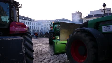 Farmers-arriving-at-the-Luxembourg-Square-to-protest-in-front-of-the-European-Parliament-in-Brussels,-Belgium