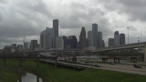 Drone-shot-moving-towards-I-45-North-freeway-and-downtown-Houston,-Texas