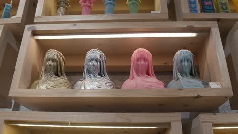 Shimmering-artistic-candle-busts-on-display,-La-Candela-Store-Venice