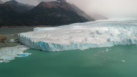 Imágenes-De-Drones-En-Perito-Moreno,-El-Glaciar-Más-Emblemático-Del-Mundo
