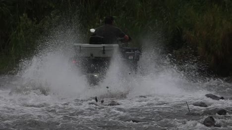 Side-by-Side-Tour-Regenwald,-Fluss,-Offroad-SXS