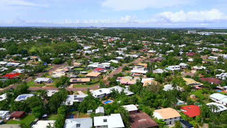 Drone-Aéreo-De-Tierra-Pintoresco-Suburbio-Residencial-De-Leanyer-Darwin-Territorio-Del-Norte-De-Australia