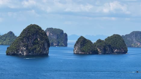 Koh-Lao-Embarque-Islas-Acantilados-De-Piedra-Caliza-Isla-Hong-En-El-Mar-De-Andamán,-Tailandia