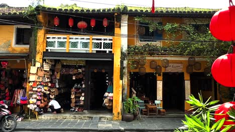 Schaufenster-Mit-Laternen-Tagsüber-In-Der-Antiken-Stadt-Hoi-An-In-Vietnam