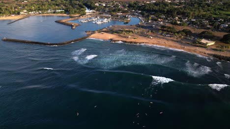 Haleiwa-Beach-And-Boat-Harbour-On-North-Shore-Of-Oahu-In-Hawaii