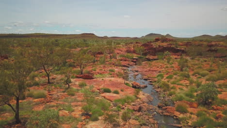 Kimberley-Looma-Camballin-Abrevadero-Río-Zumbido-Aéreo-Australia-Occidental-Interior-Tierra-Aborigen-Estación-Seca-Territorio-Del-Norte-Colinas-Lejanas-Debajo-Broome-Darwin-Fitzroy-Cruzando-Hacia-Abajo-Movimiento-De-Foque