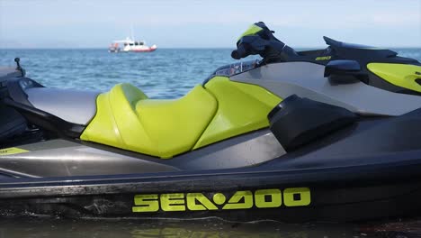 Sea-doo,-Sea-Doo,-Brp,-Moto-Acuática,-Moto-Acuática-Estacionada,-Scooter-Acuático,-Moto-Acuática