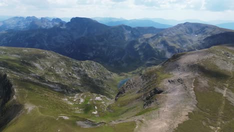 Berglandschaft-An-Den-Sieben-Rila-Seen-In-Bulgarien---Luftaufnahme-4k