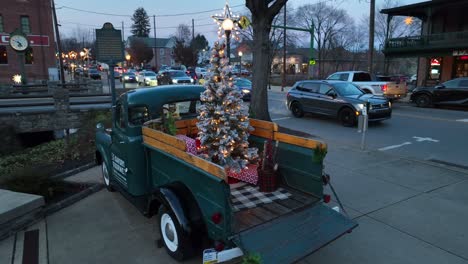 Christmas-decorations-in-quaint-downtown-street-in-Lititz,-Pennsylvania