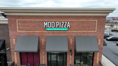 Luftaufnahme-Einer-Modernen-Pizzeria