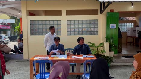 Registration-desk-at-election-polling-place