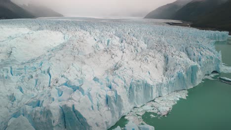 Drohnenaufnahmen-Vom-Perito-Moreno,-Dem-Berühmtesten-Gletscher-Der-Welt