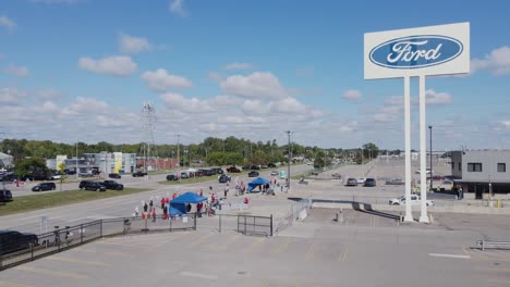 UAW-on-strike-at-the-Ford-Motor-Company-Wayne-Assembly-Plant,-Wayne,-Michigan,-USA