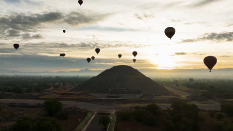 Drone-circling-the-Teotihuacan-Temple-of-the-sun,-the-largest-pyramid-in-Mesoamerica