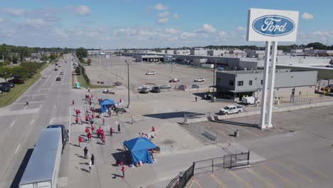 Ford-Motor-company-workers-on-strike,-aerial-drone-view