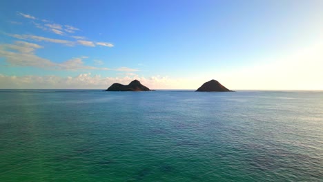 Na-Mokulua-Volcanic-Islets-Near-Lanipo-In-Lanikai-On-The-Windward-Side-of-Oahu,-Hawaii,-USA