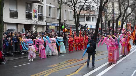 Chinesisches-Neujahrsfest-Im-13.-Arrondissement-Von-Paris,-Frankreich