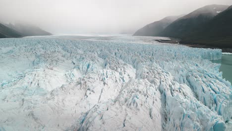 Imágenes-De-Drones-En-Perito-Moreno,-El-Glaciar-Más-Emblemático-Del-Mundo