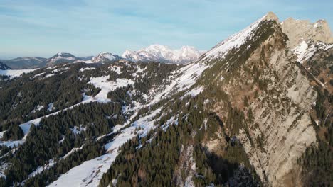 Amden-Weesen-Suiza-Vista-Suave-De-Las-Grandes-Montañas-En-Los-Alpes