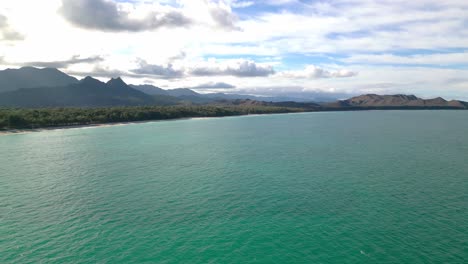 Tranquil-Scenery-Of-Turquoise-Ocean-In-Oahu-Island,-Hawaii---Aerial-Drone-Shot