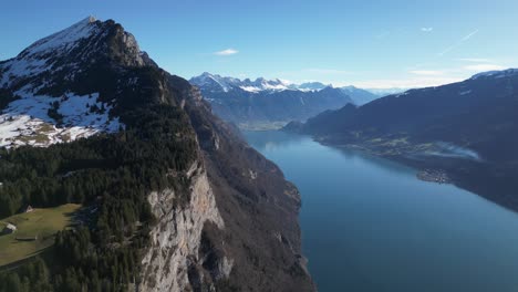 Amden-Weesen-Schweiz-Aussicht-Auf-Haus-Mit-Blick-Auf-Berühmten-See-Und-Ziel