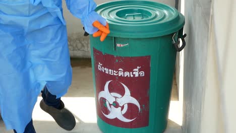 Staff-Collect-Infectious-Waste-in-Thailand