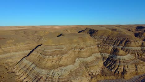 Espectaculares-Vistas-De-Formaciones-De-Arena-Multicolores-En-Alberta,-Canadá