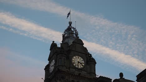 Berühmter-Balmoral-Uhrturm-In-Edinburgh