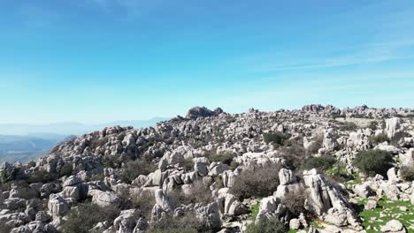 Un-Dron-Captura-Fascinantes-Vistas-Aéreas-Del-Paisaje-Kárstico-Del-Torcal-De-Antequera.