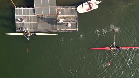 People-training-in-narrow-rowing-boats-on-the-lake