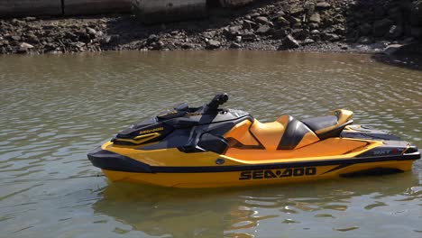 Sea-Doo,-Sea-Doo,-Brp,-Jetski,-Wasserscooter,-Wasserfahrzeug,-Morgen-Am-Strand