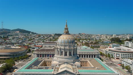 San-Francisco-City-Hall-and-Surrounding-Area-Aerial-Pullback-View